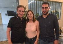 Το Θέατρο Γέλιου ευχαριστεί την Λινού – Φλάσου για τη φιλοξενία – Πανέμορφος χώρος για παράσταση – ΕΙΚΟΝΕΣ