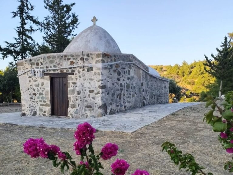 Παναγία Γαλόκτιστη: Ένα μνημείο αιώνων της ζωντανής παράδοσης της Τηλλυρίας – Η τοπική αφήγηση για την οικοδόμησή της